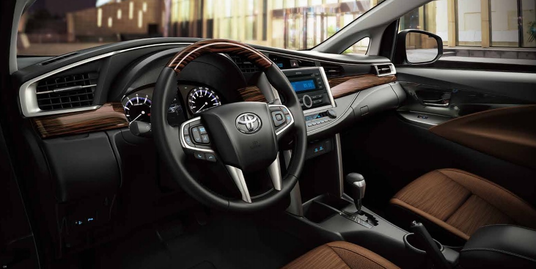 Toyota Innova: giá lăn bánh 10/2023, TSKT, đánh giá chi tiết
